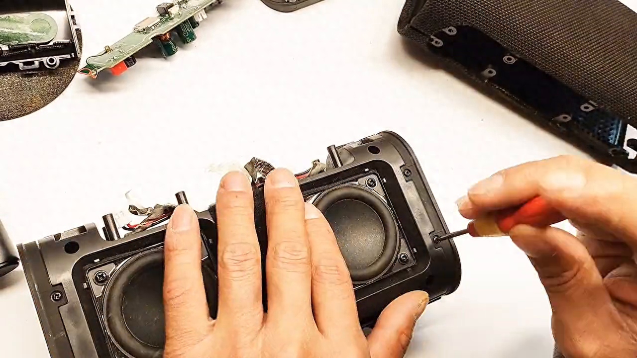 排线都被干废蓝牙音响精彩维修过程分享