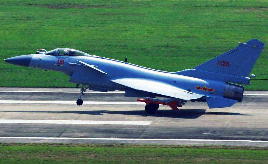 11个挂点 载弹6000公斤 时速2.2马赫 飞3900公里