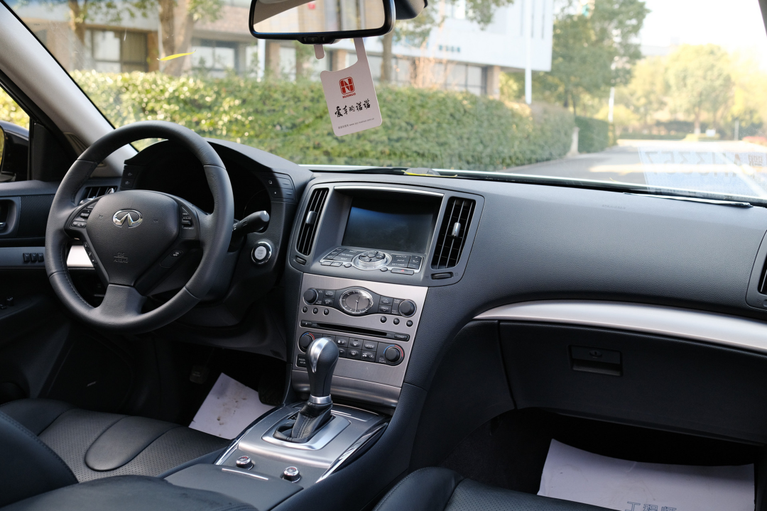 当时代之泪撒落在天际线——二手英菲尼迪 G25