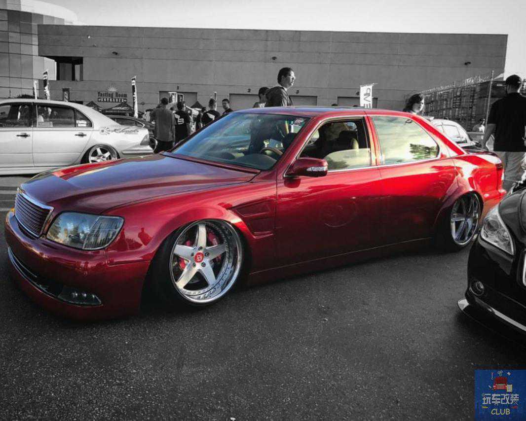 一辆气势如“红”的雷克萨斯LS 400，完全不输BBA