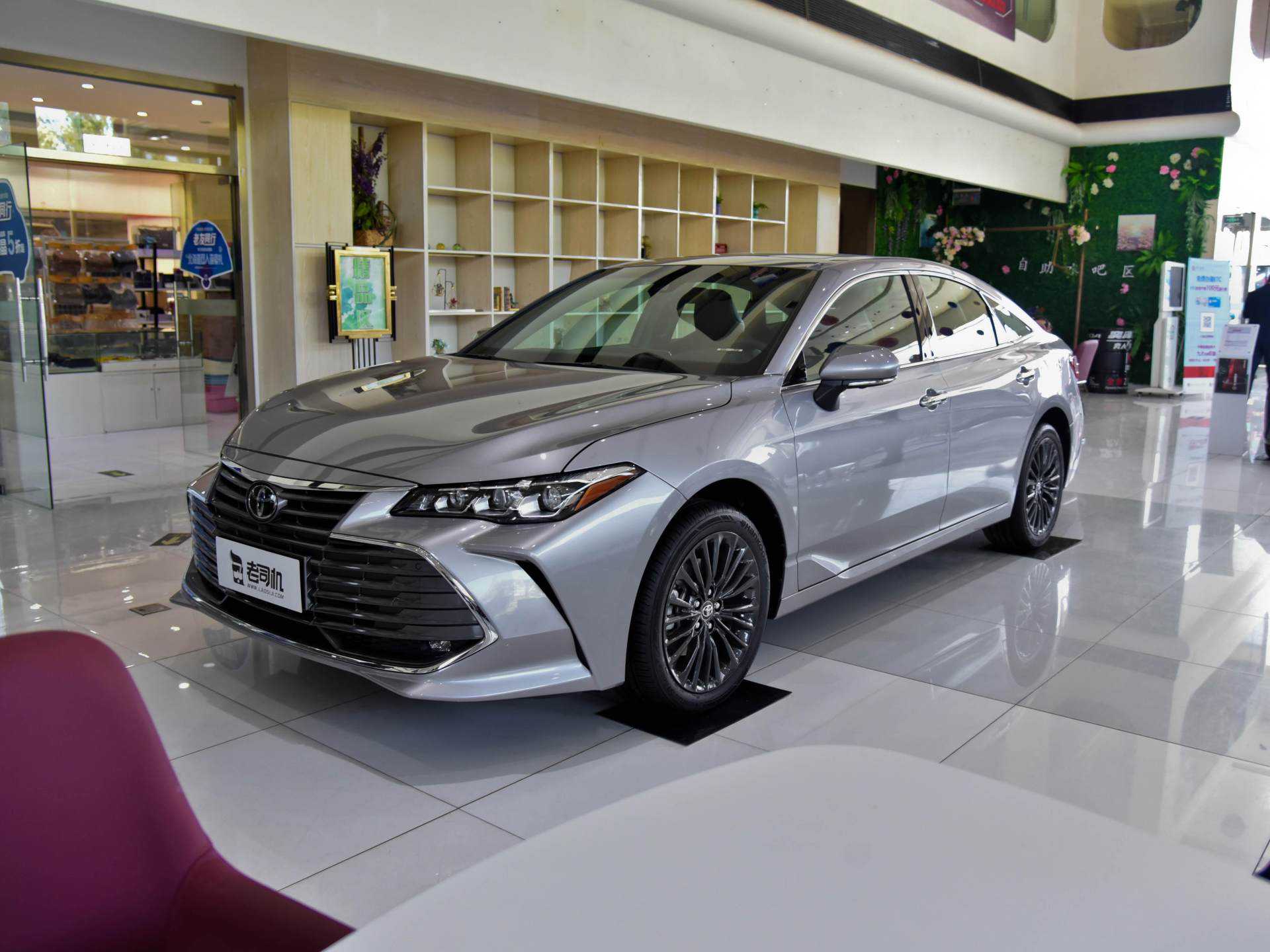 车长接近5米，油耗4.3L，这台错位竞争的丰田想赢过雅阁？