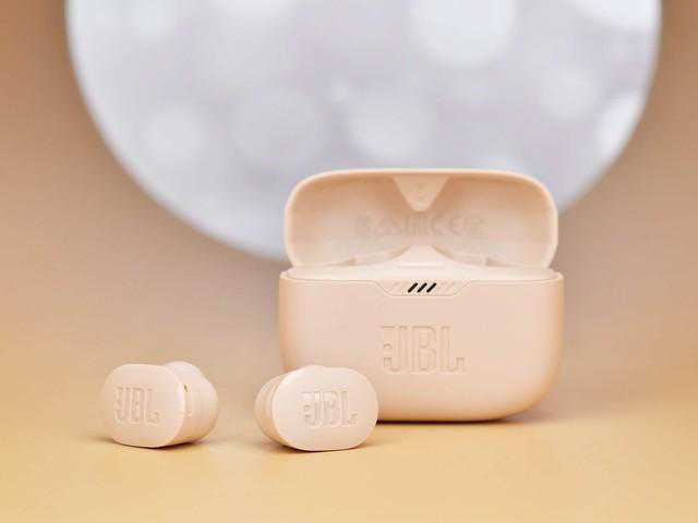 「有料评测」JBL TUNE 130NC评测：音乐不间断 澎湃低音的美妙体验