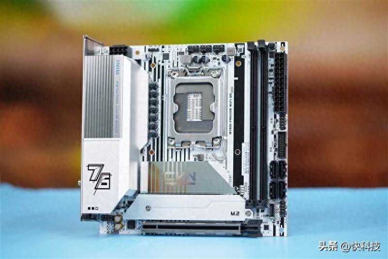 七彩虹B760I D5登陆舰评测：高颜值小钢炮狠能打 14代酷睿i7也满血