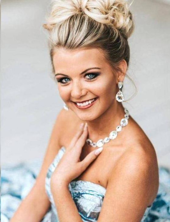 国外16岁少女患癫痫病，每天睡20小时，成为现实版“睡美人”