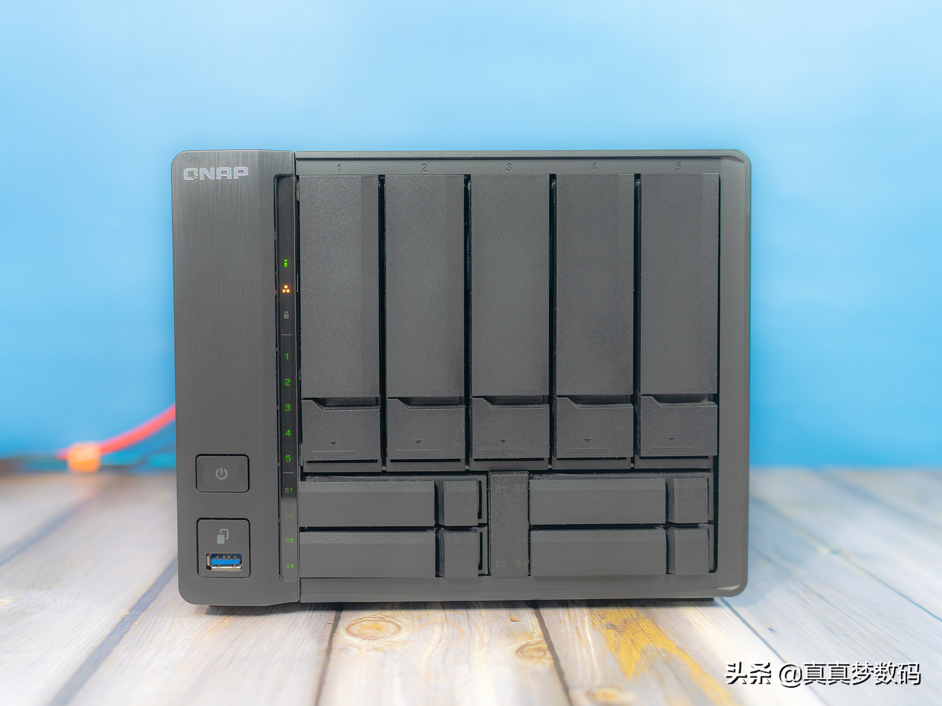 3000出头的9盘高性价比NAS：QNAP tvs-951N