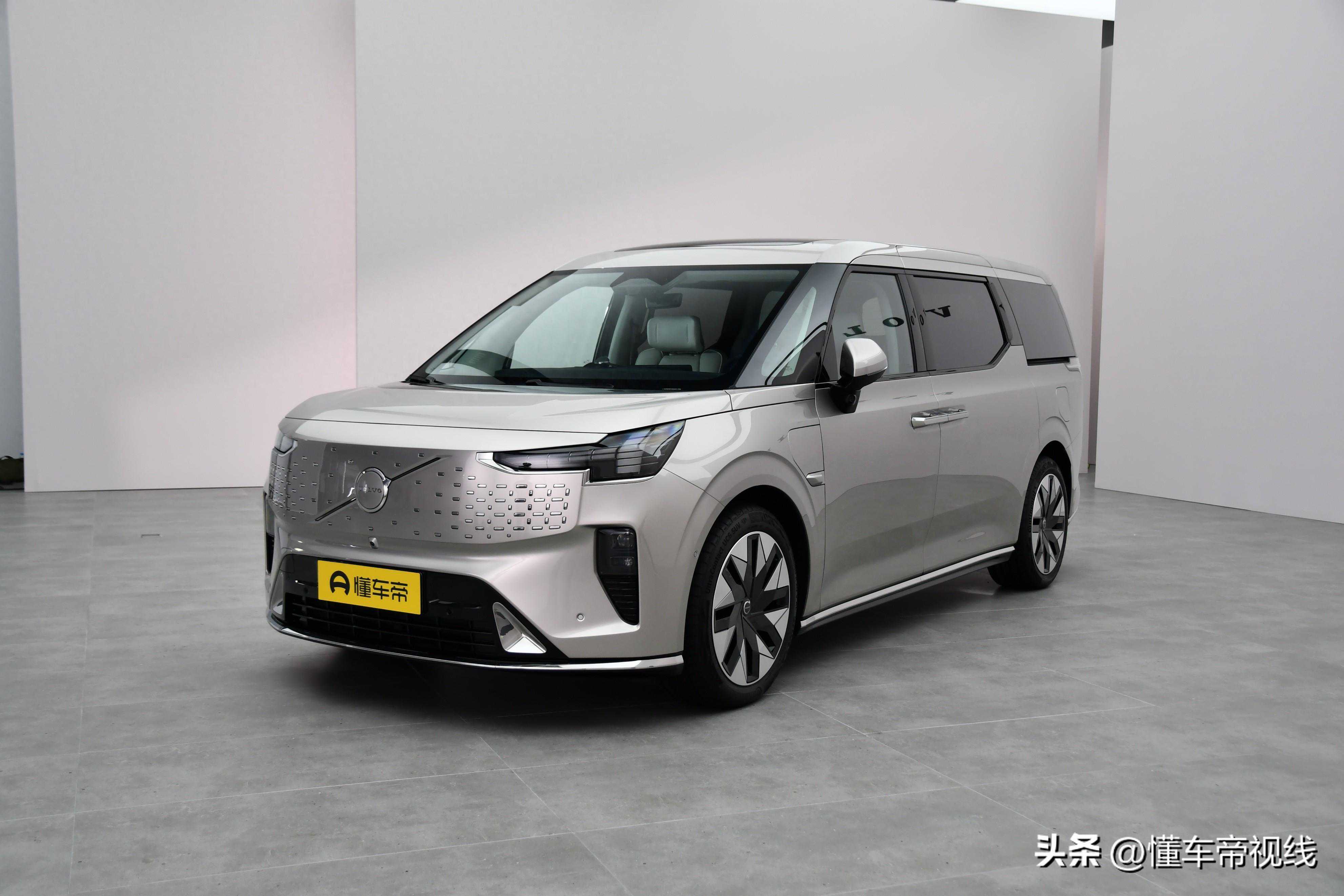 新车 | “直售价”81.8万元，品牌首款纯电MPV，沃尔沃EM90亮相实拍