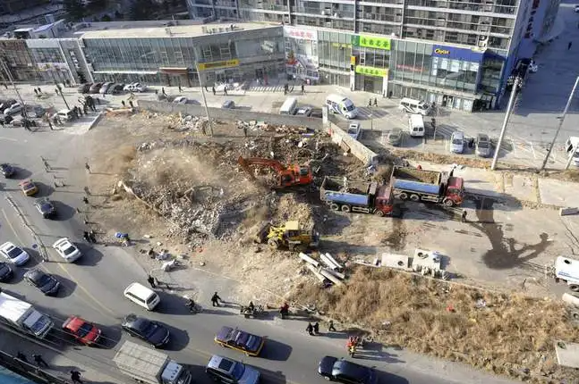 北京“最牛钉子户”霸占主干道8年，最后仍被拆，欲哭无泪成笑柄