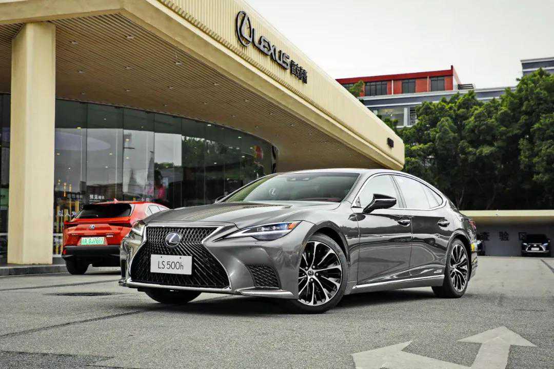 超级低调，不贵但超多人喜欢，新款雷克萨斯LS实拍