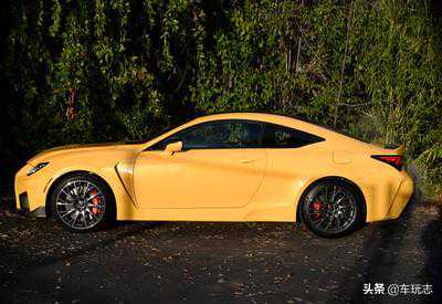 2021年雷克萨斯RC-F双门轿跑：这货居然能跑赢宝马？
