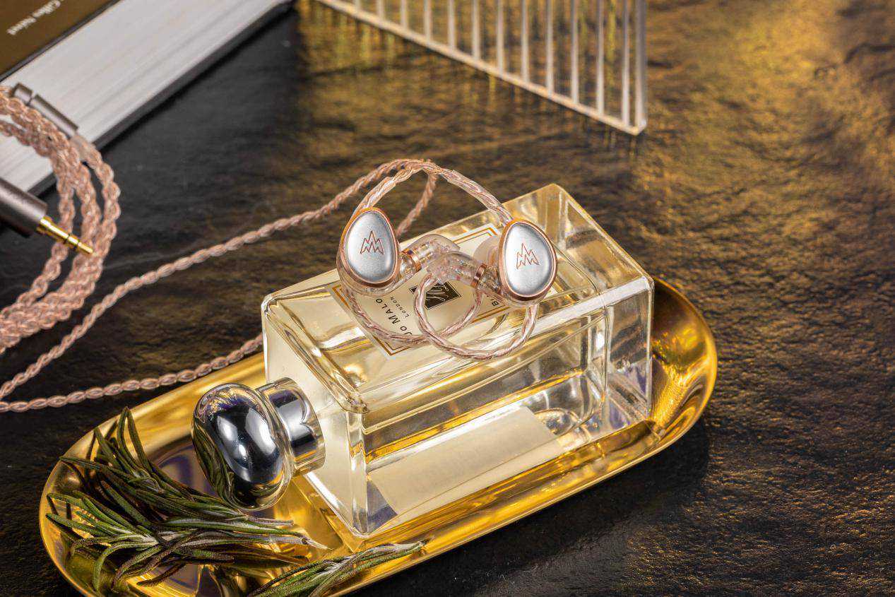 几百块耳机却有千元声音，体验威泽HE01小“妖姬”