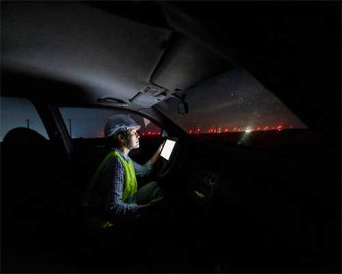 惊悚！天花板两次猛然坍塌，在脚边砸成碎块！沪上百户居民家，伤痕累累