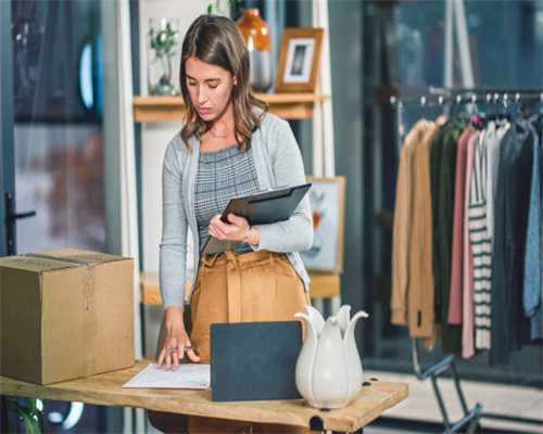 关节痛与喝凉茶有关？医生揭示：许多风湿患者，常饮这类饮品