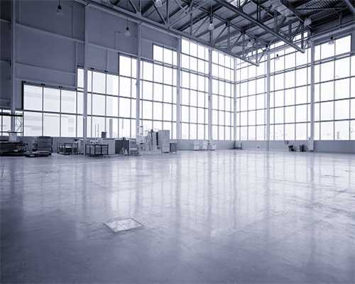 胡杏儿这造型有点“翻车”，显得肩膀略宽，看着有点魁梧了