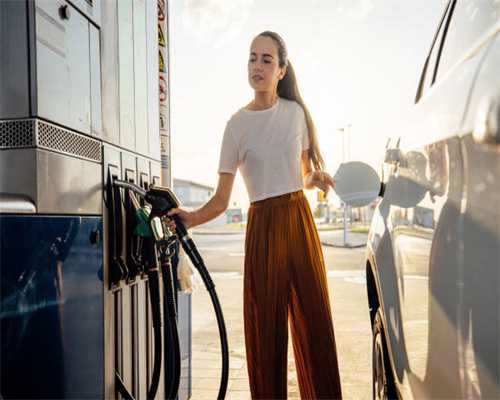 龅牙不算什么，“眼凸”才是颜值杀手，年纪越大越明显