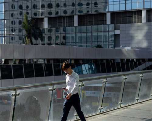 不婚不育主义的晚年有多难？网友：有了孩子就幸福吗？