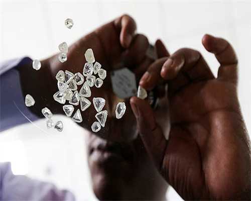 宝宝脱掉袜子脚部“长毛”是怎么回事？网友：跟广告一样加绒加厚